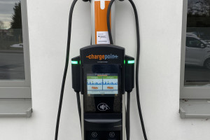 Inbetriebnahme der öffentlichen Ladestationen für Elektro-Autos bei DYNAMIC Systems