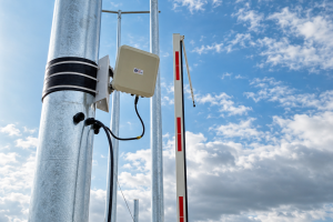 Schranke auf für Berechtigte: So automatisiert UHF RFID die Zufahrt
