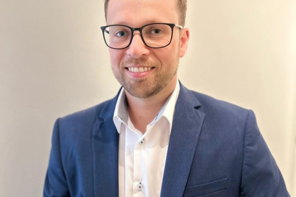 Neuzugang im Vertrieb: Philipp Uecker verstärkt ab September das Carema-Team