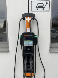 Inbetriebnahme der öffentlichen Ladestationen für Elektro-Autos bei DYNAMIC Systems