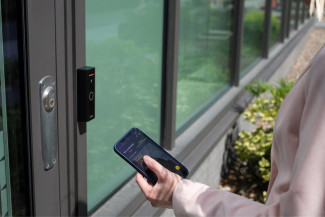 Axis Communications launcht AXIS A4612 Network Bluetooth Reader